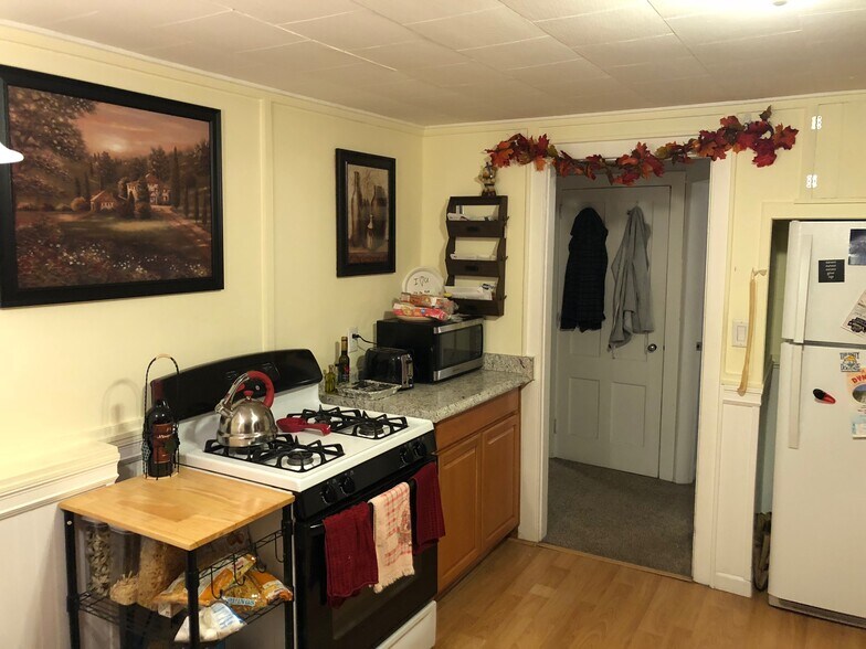 Building Photo - 59 Blake St