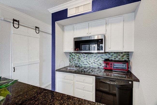Building Photo - 6300 Seawall Blvd