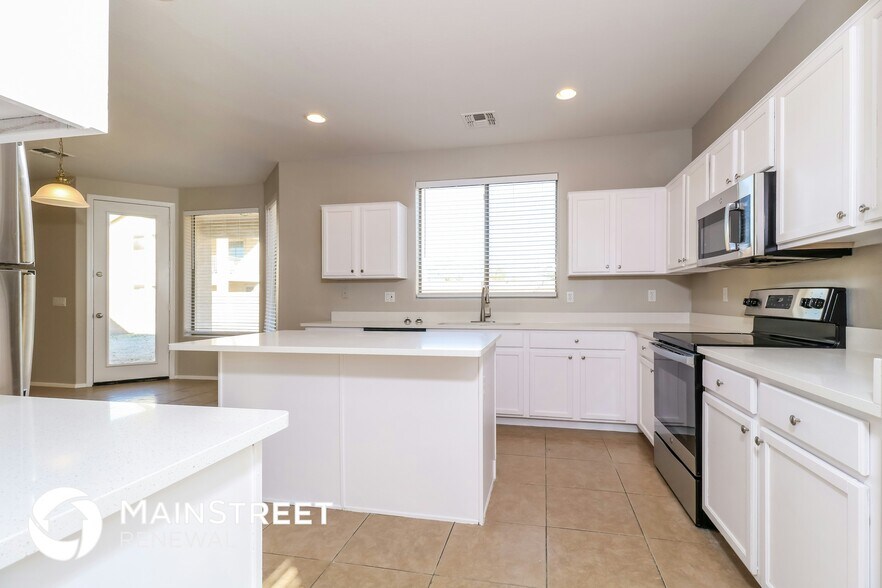 Building Photo - 10760 W Overlin Ln