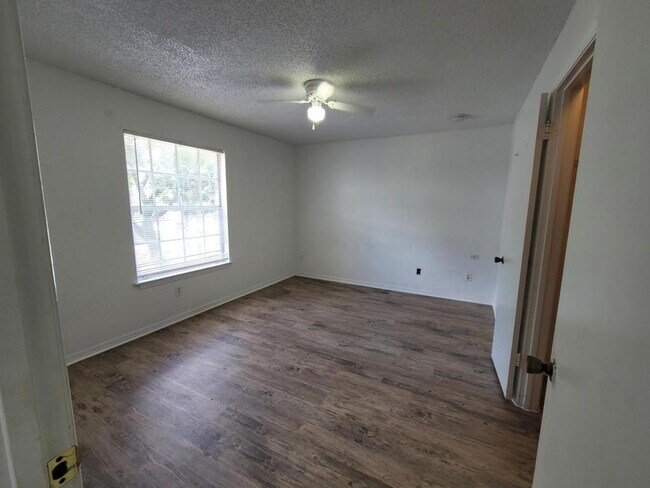 Building Photo - 1021 S Hiawassee Rd