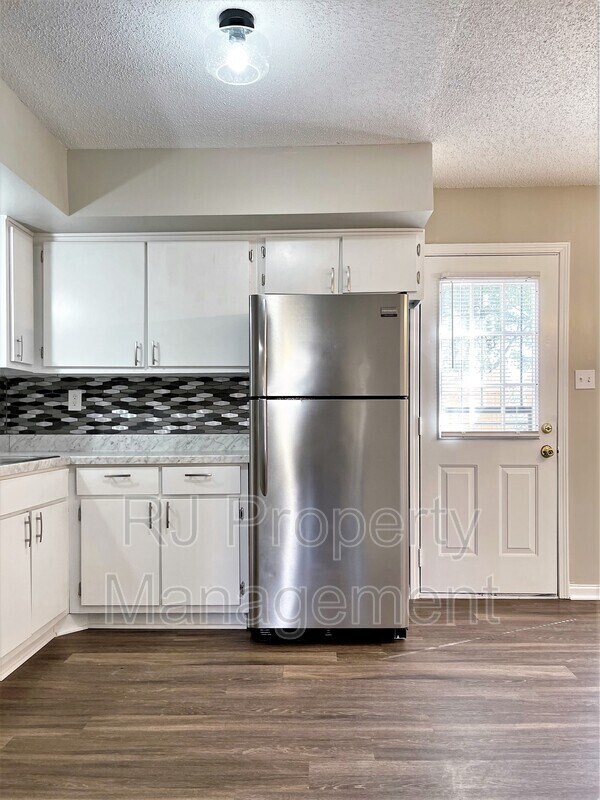Building Photo - 2344 N Orchid Dr