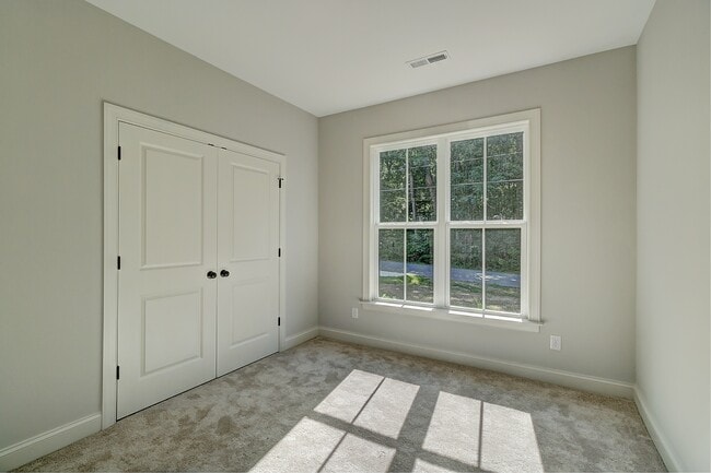 Building Photo - 248 Delview Dr