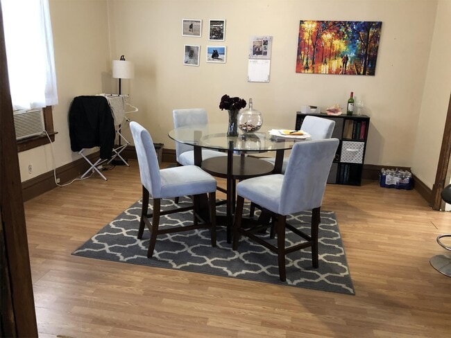 Building Photo - 921 10th St