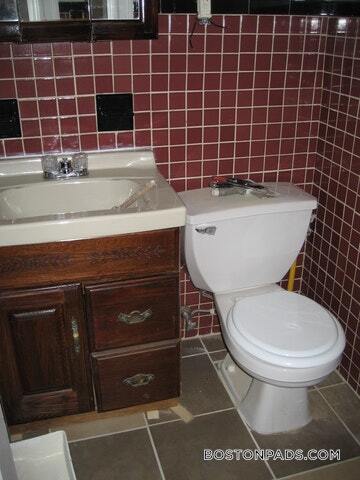 Building Photo - 1572 Commonwealth Ave