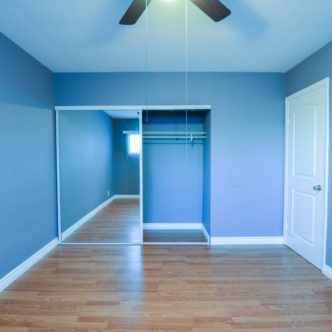 Building Photo - Convenient Downstairs 2-Bedroom Unit in Sun Valley!