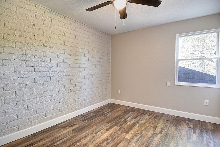 Building Photo - 354 Chadwick Pl