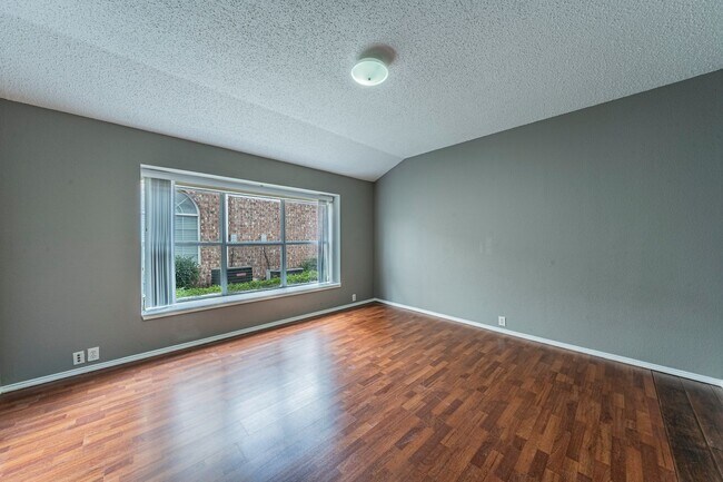 Building Photo - Move-In Ready 4BR/2BA Home in Crowley, TX