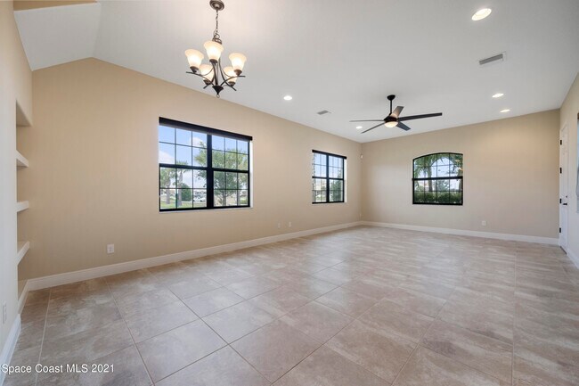 Building Photo - 7205 Primavera Ln