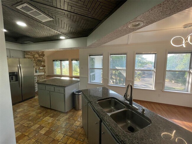 Building Photo - 5802 Longhorn Landing