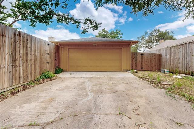 Building Photo - 2407 Meadow Creek Dr