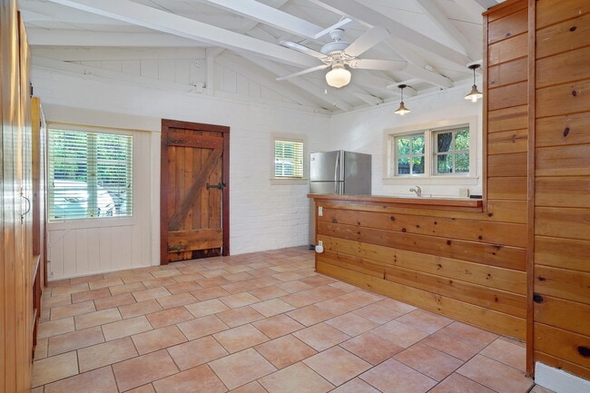 Building Photo - 21652 Encina Rd