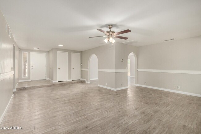 Building Photo - 4001 W Libby St