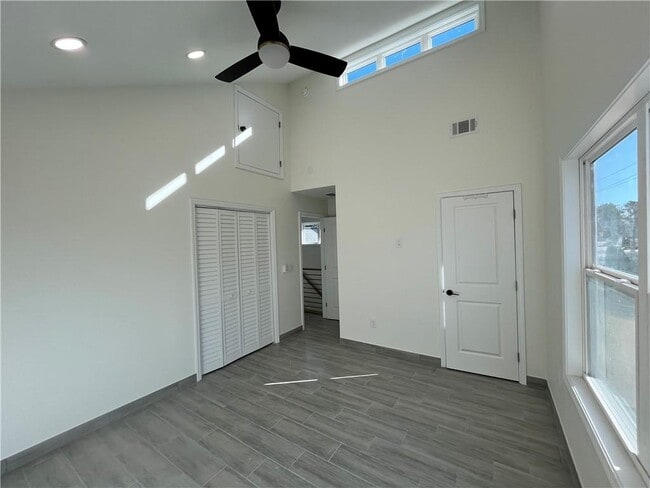 Building Photo - 4500 Kings Lake Dr NE