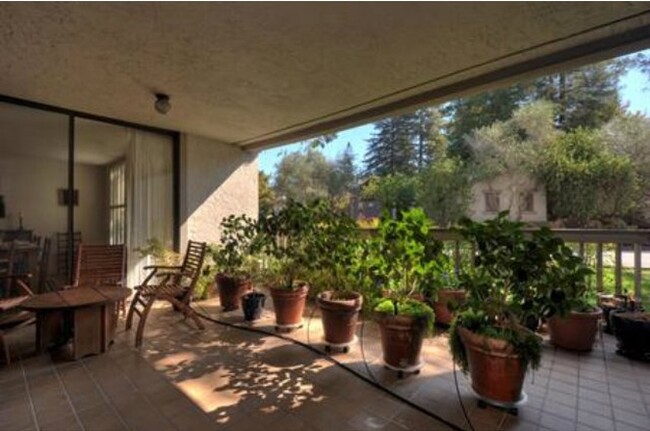 Building Photo - 300 Sand Hill Cir