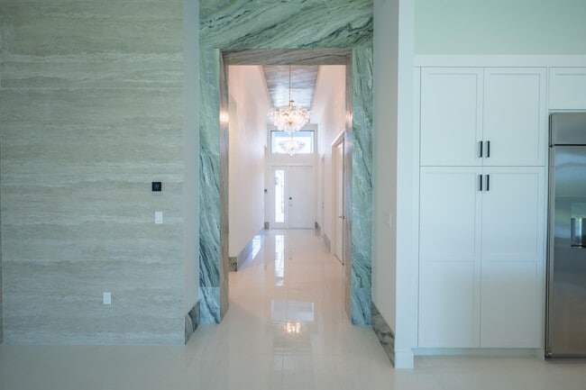 Building Photo - 9597 Regal Palm Ct