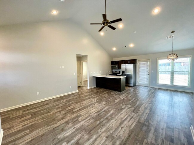 Building Photo - Great 3 bed 2 bath Available Now in Jonesb...