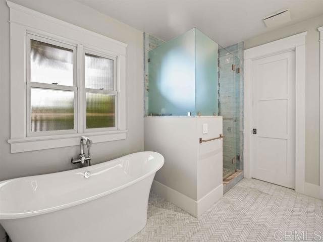 Building Photo - 1027 G Ave