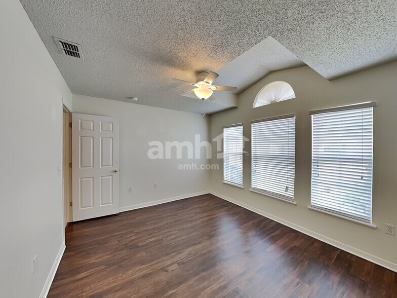 Building Photo - 9172 Upstream Ct