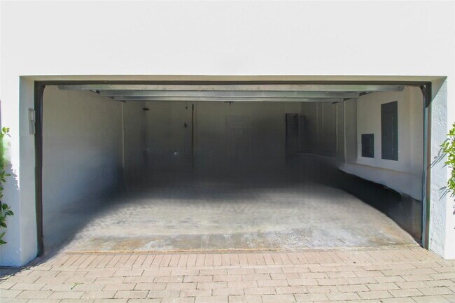 Building Photo - 21016 NE 2nd Ct