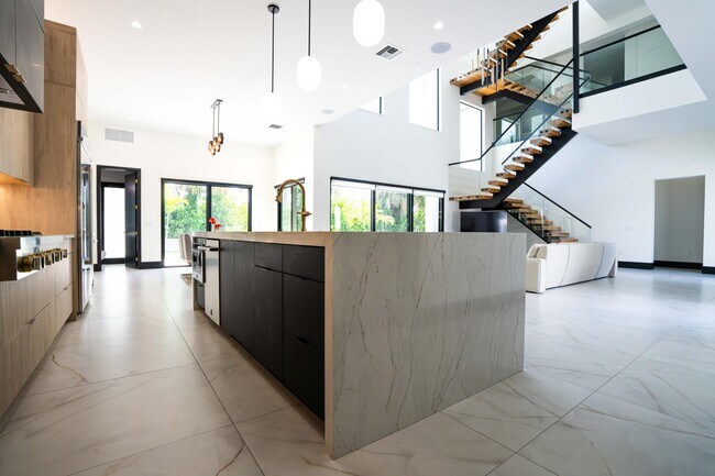 Building Photo - 13480 US-1