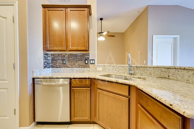 Building Photo - Beautiful 3-Bedroom Home for Rent in Port Orange Plantation