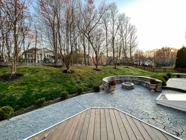 Building Photo - Stunning 4 Bedroom 3 Bathroom Brick Home W...