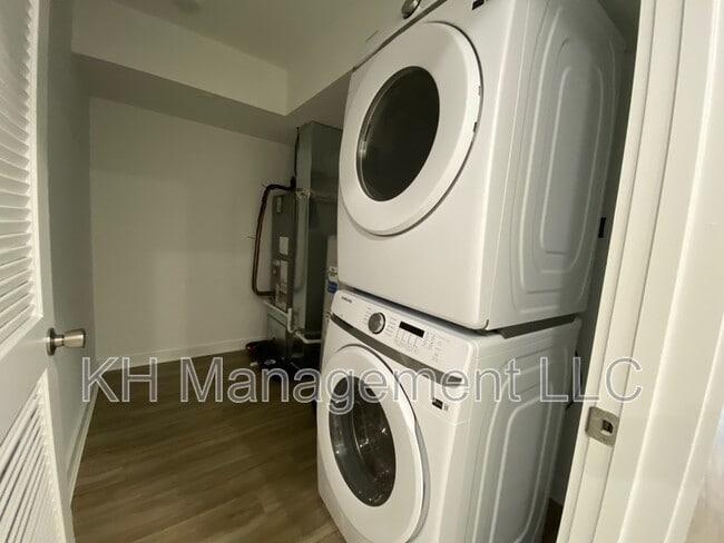 Building Photo - 3932-36 Mt Vernon St