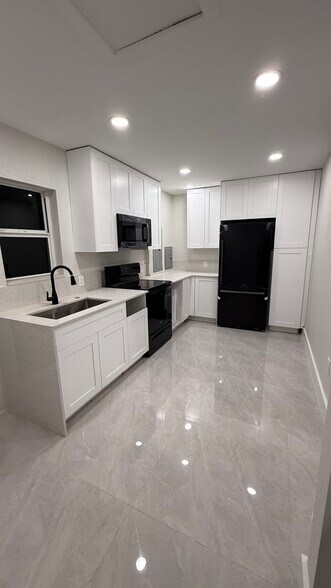 Building Photo - 15929 SW 141st Ter