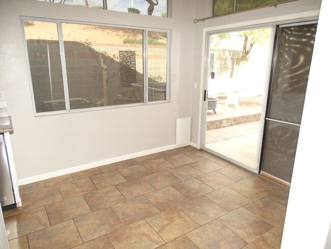 Building Photo - Beautiful One Story 2 Bedroom Townhome Wit...