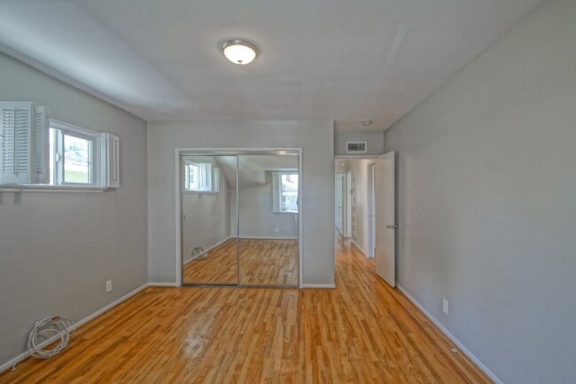 Building Photo - Incredibly Charming & Bright 3BR2BA Home w...