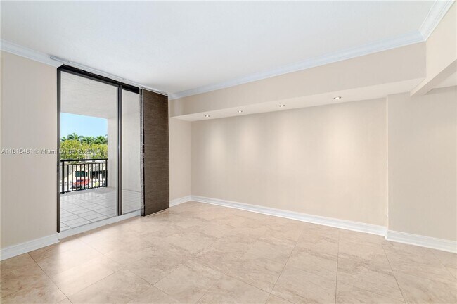 Building Photo - 540 Brickell Key Dr