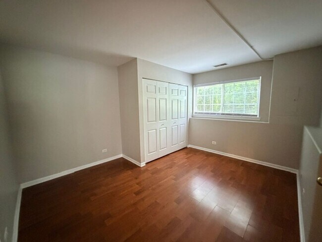 Building Photo - Beautiful and cozy home with 3 bedrooms and 2 full bathrooms and finished basement