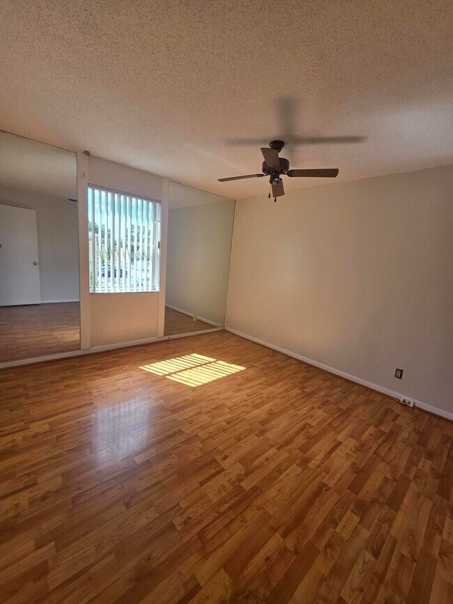 Building Photo - 10710 La Placida Dr