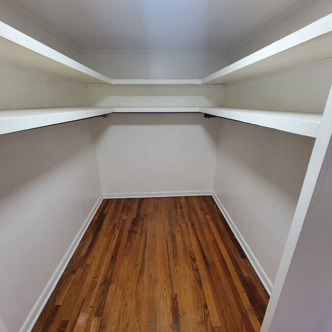 Building Photo - 3/1-Livingston City Limits-Finished Attic ...