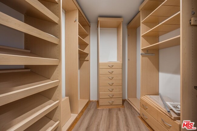 Building Photo - 1708 Clear View Dr