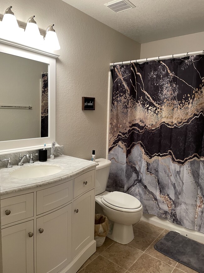 Building Photo - 8821 Manor Loop