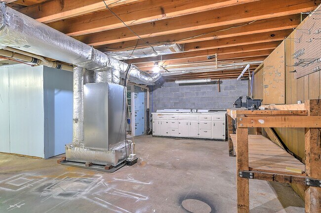 Building Photo - 680 Elk Dr