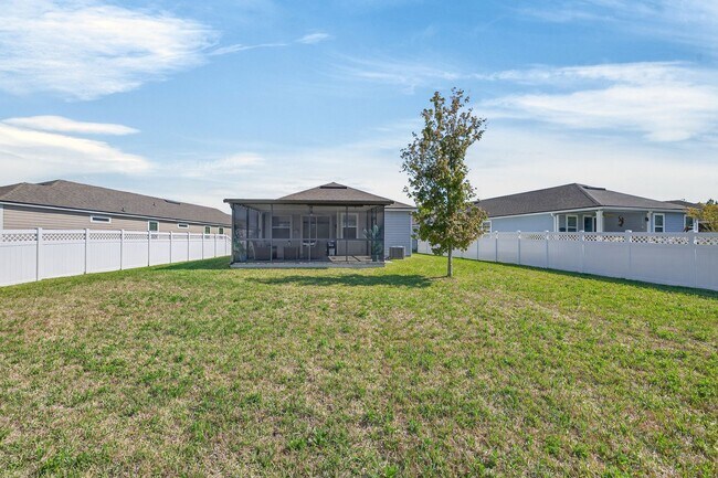 Building Photo - Resort-Style Living!