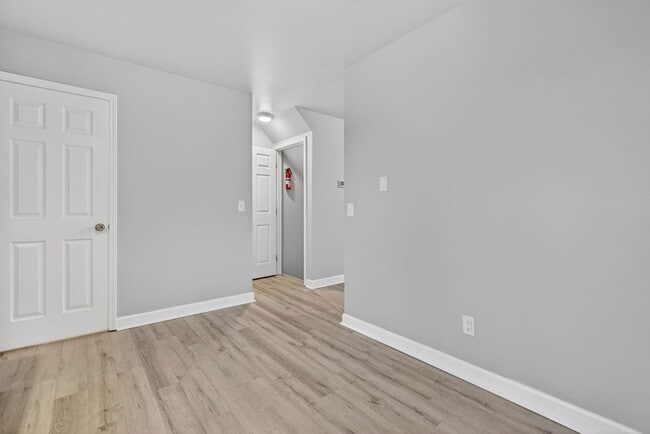 Building Photo - 115 Colonial Pkwy