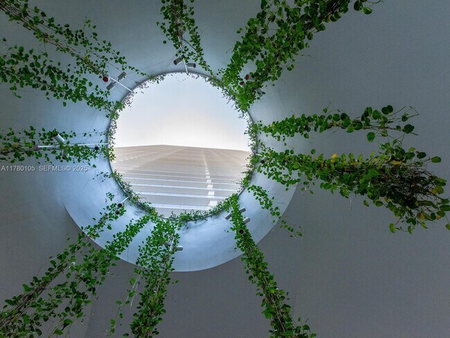 Building Photo - 16901 Collins Ave