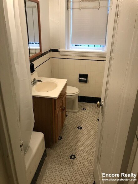 Building Photo - 1810 Commonwealth Ave