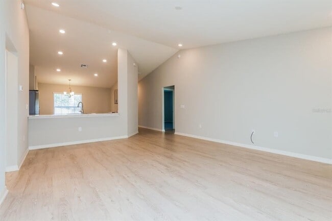 Building Photo - 992 First Dr