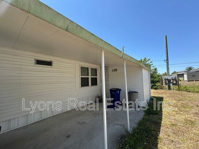 Building Photo - 140 Lamplighter Ln