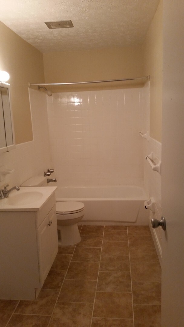 Building Photo - Town Home