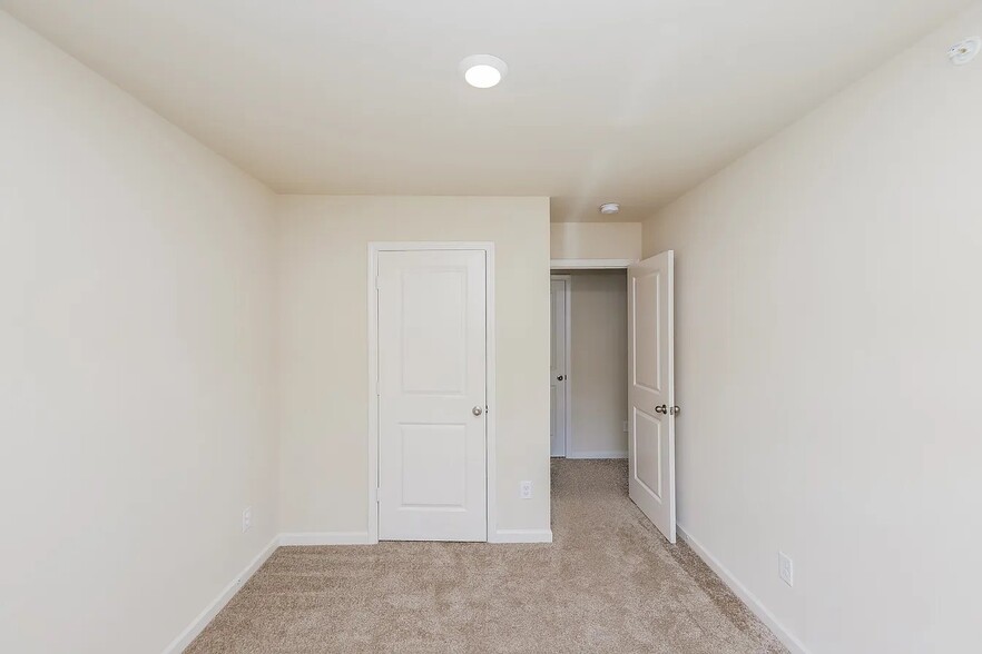Building Photo - 509 Highwood Ln