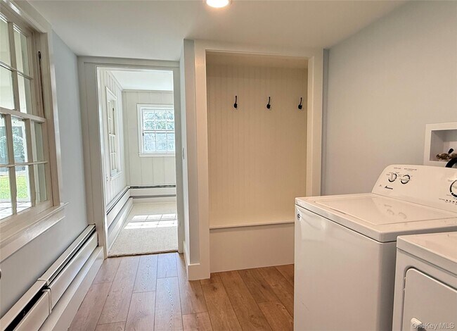 Building Photo - 35 La Rue Dr