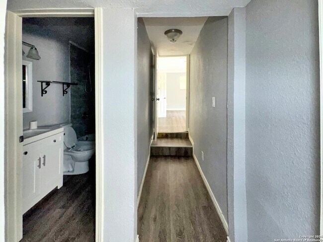 Building Photo - 1611 La Manda Blvd