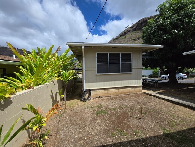 Building Photo - 5340 Uhiuhi St