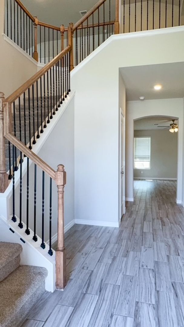 Building Photo - Stunning home with ALL THE SPACE in 3 Creeks!