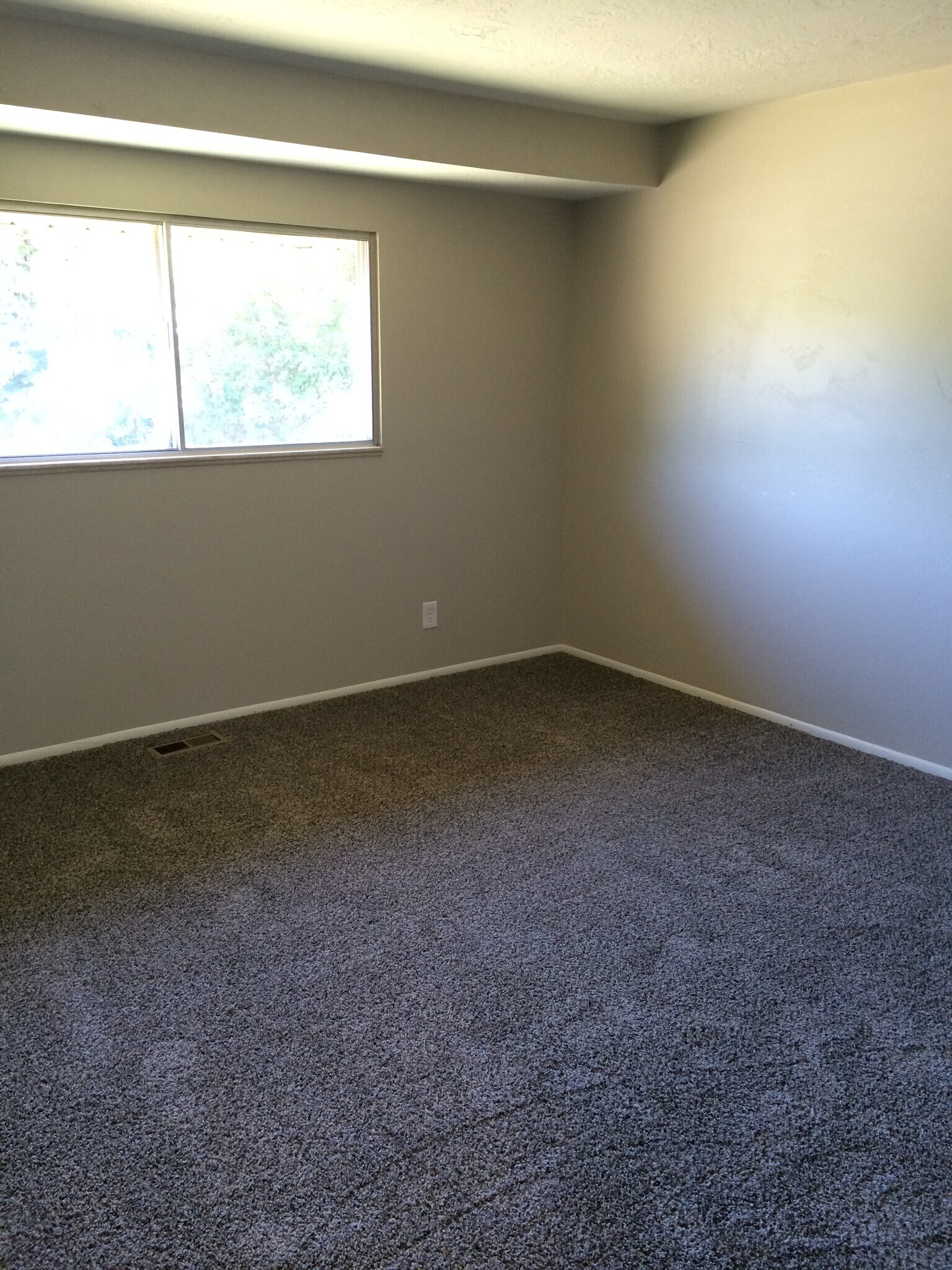 Building Photo - 245 W 500 N